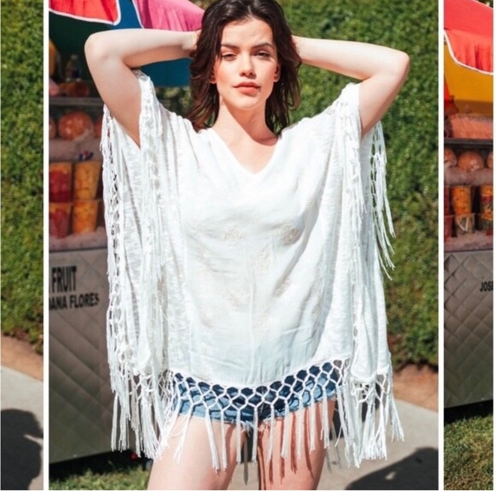 Like New Knox Rose poncho embroidered with macrame fringe, size S/M